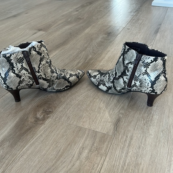 Clarks Linvale Judith ankle boot - Picture 3 of 6